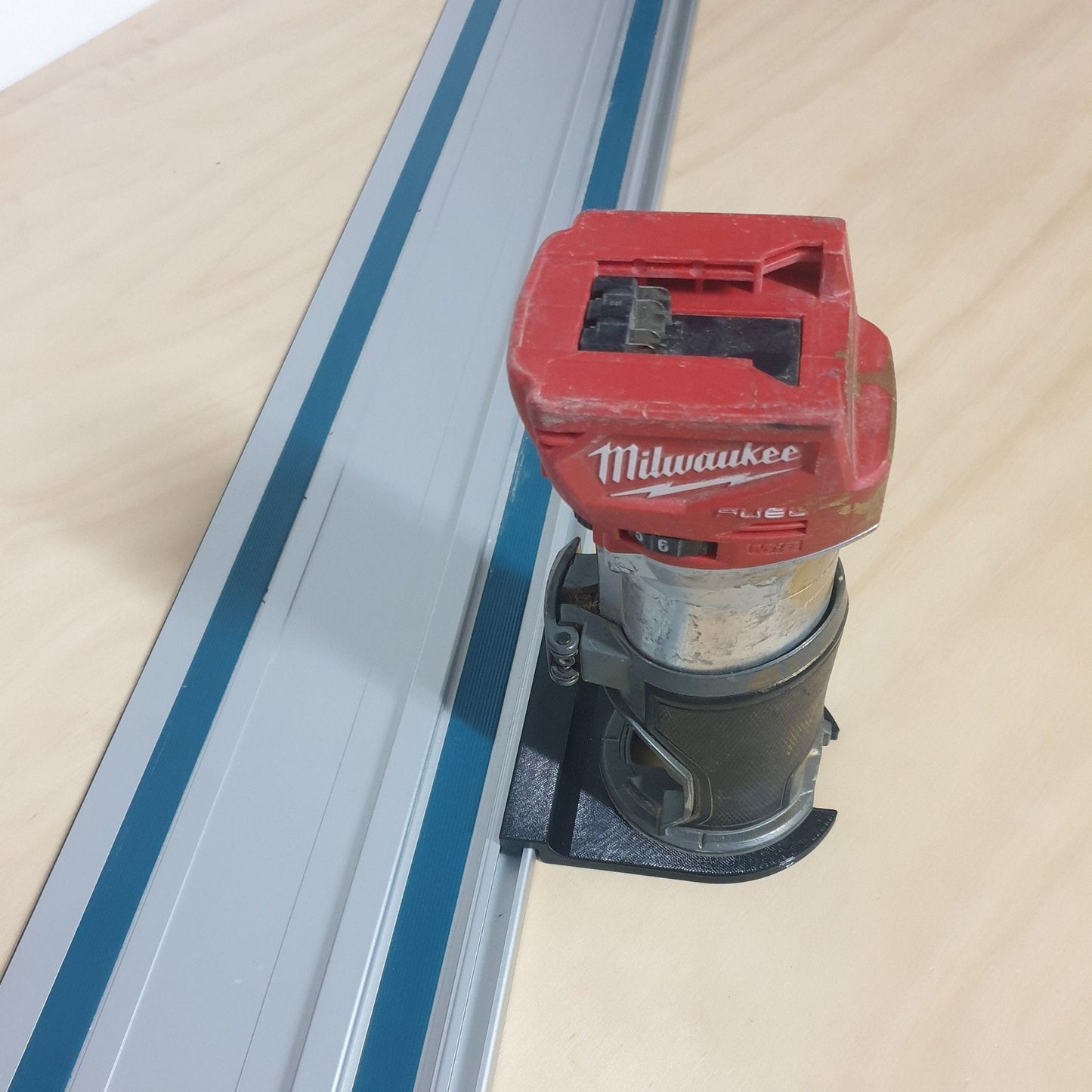Milwaukee Trimmer Base Compatible With Makita Track Main Image