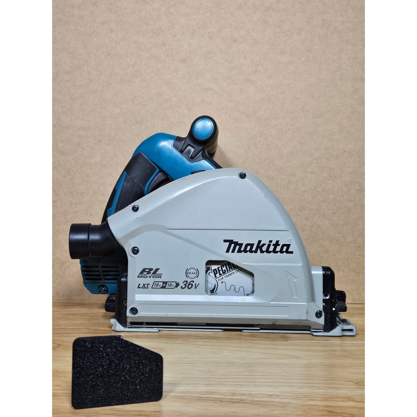 Dust Cover To Improve Dust Extraction For Makita 36V Tracksaw front view