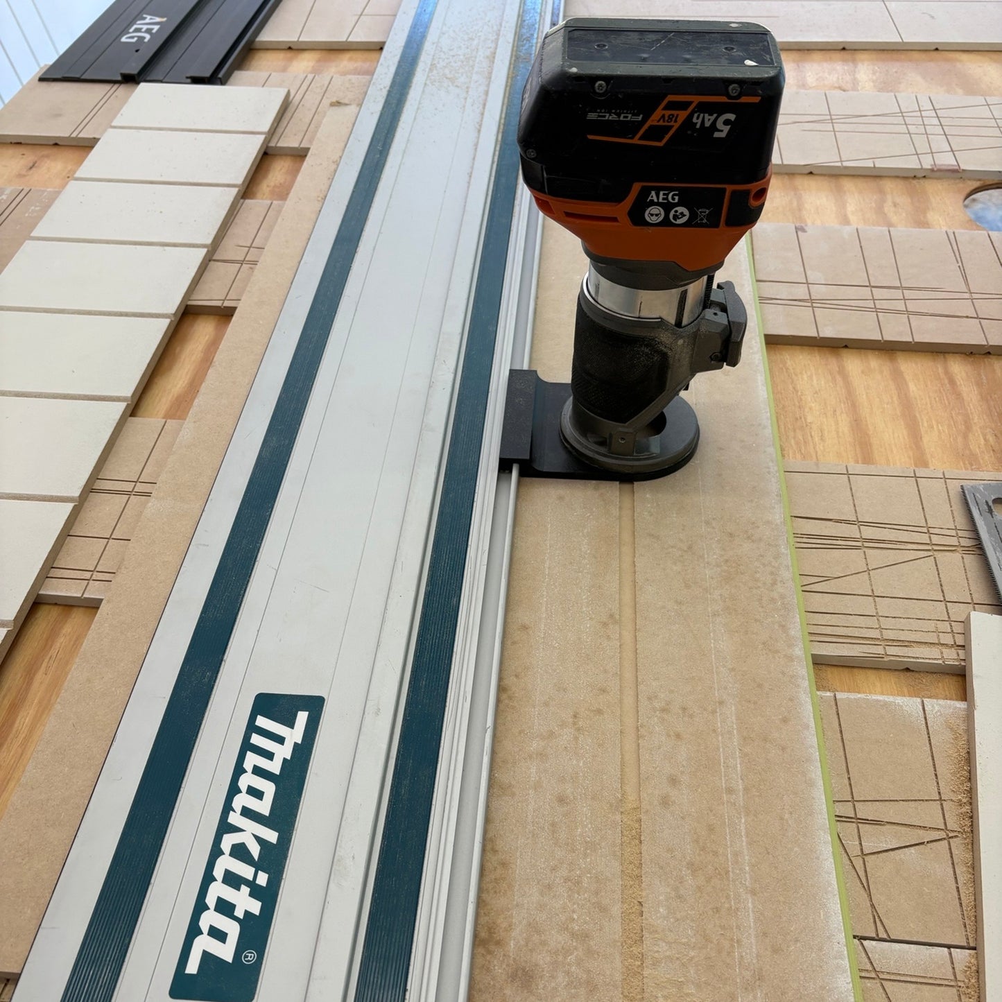 AEG Trimmer Base to Makita/Festool/Milwaukee/ Aeg Tracks. Please choose which track.
