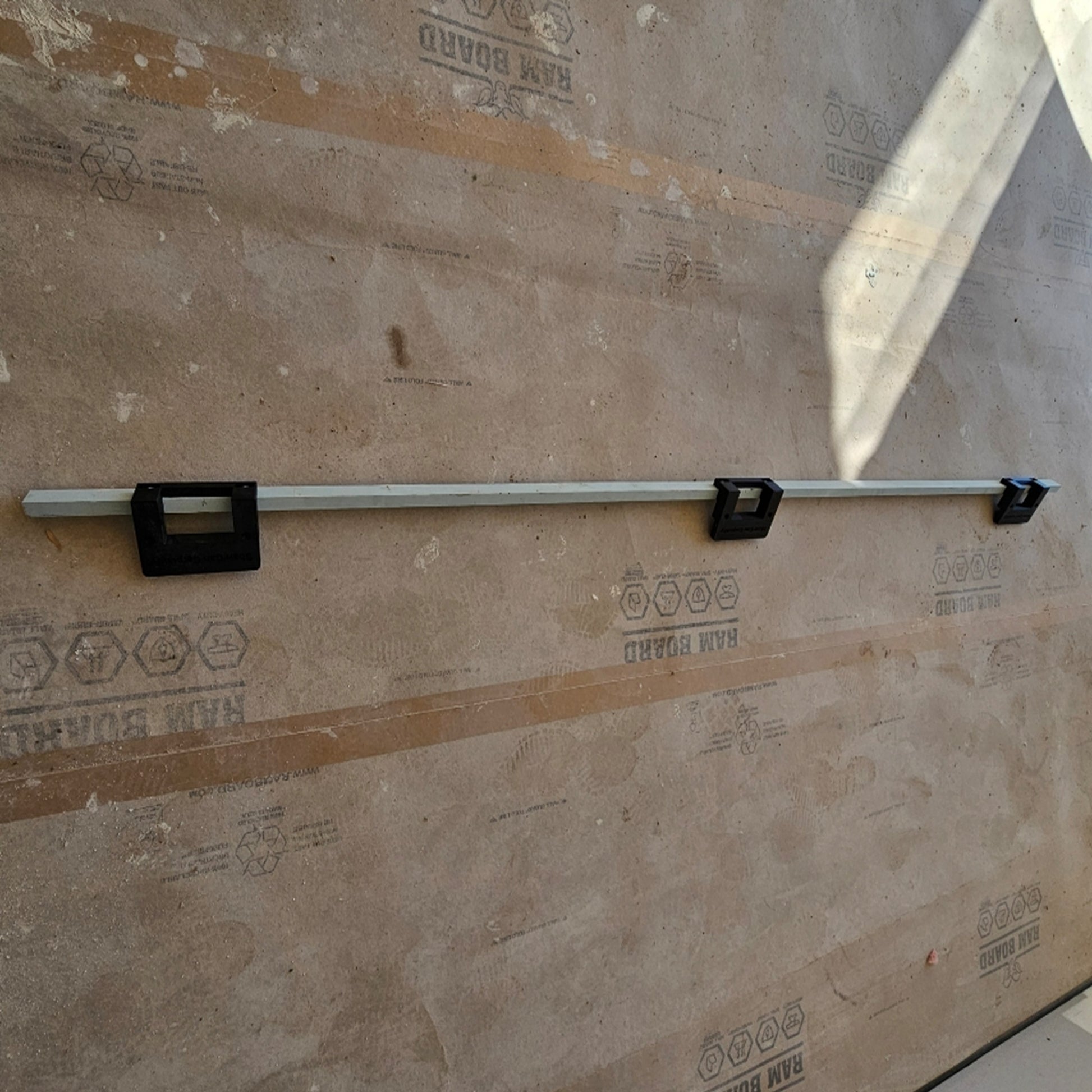 Adjustable door hinge jig system attached to an 18mm timber story rod for accurate door and jamb routing.