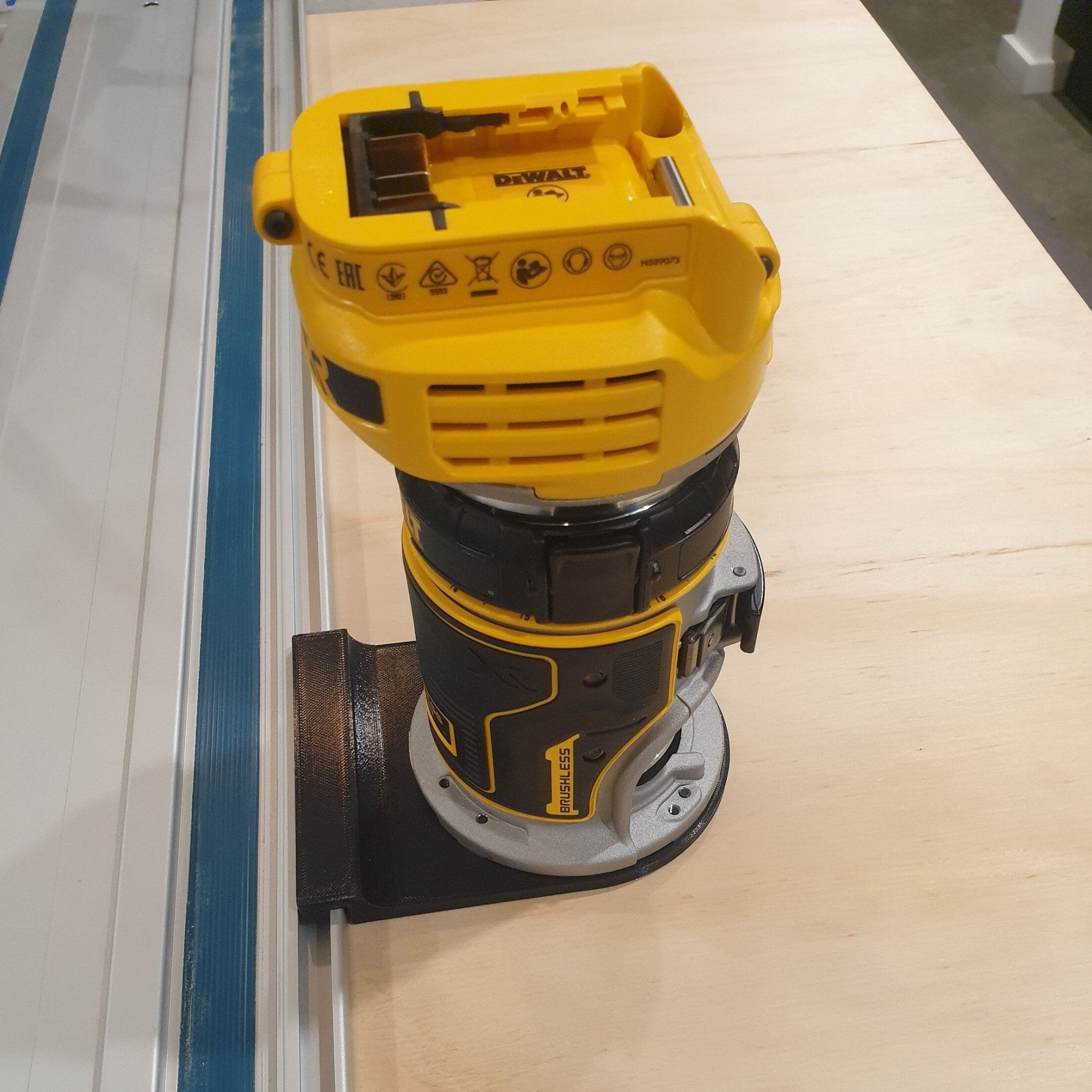 Dewalt Router Base to Makita Track – ShawCanCarpentry